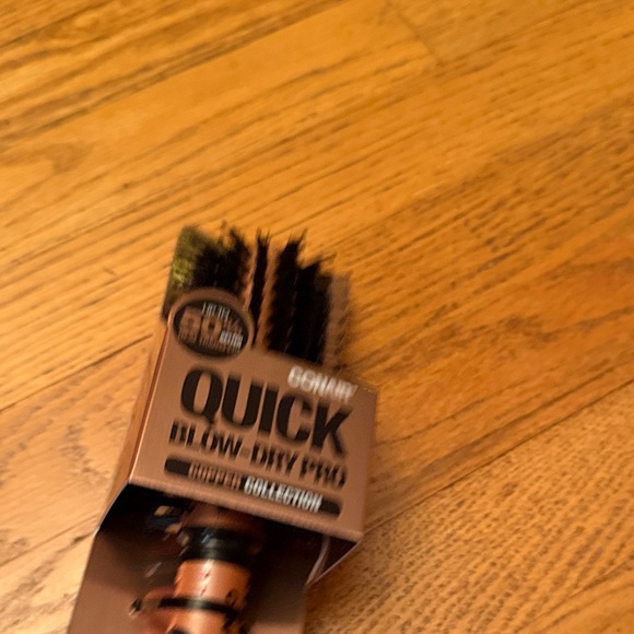 Conair Quick Blow-Dry Pro Hair Brush - Black and Copper - Picture 4 of 4